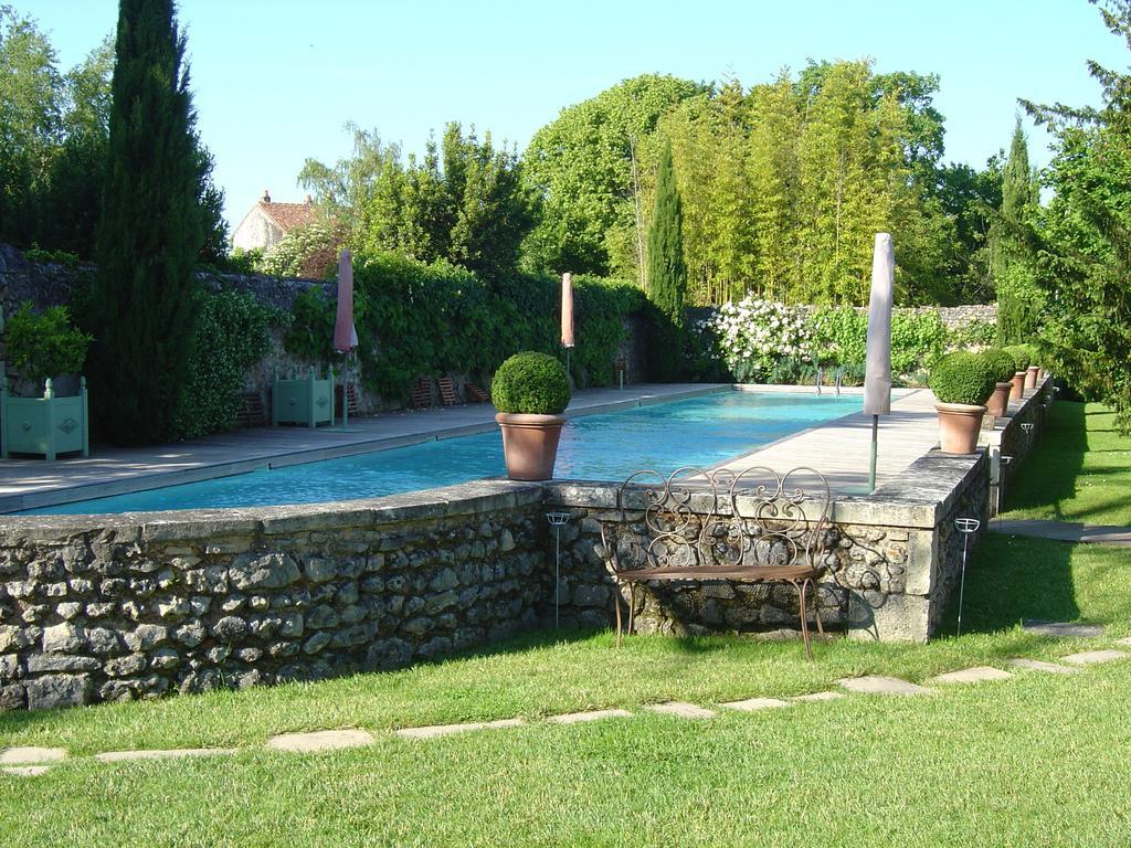 Hôtel Les Orangeries Lussac-les-Châteaux Zimmer foto