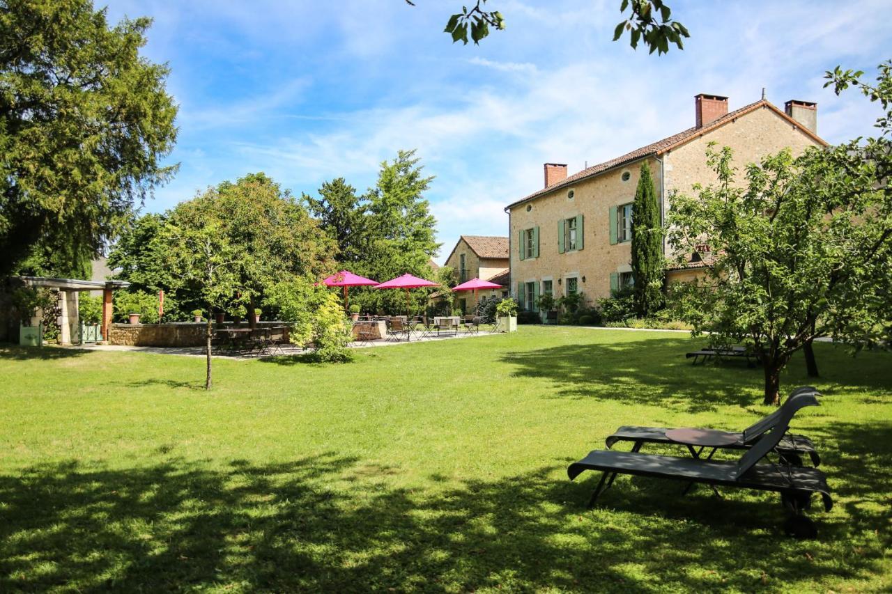 Hôtel Les Orangeries Lussac-les-Châteaux Exterior foto
