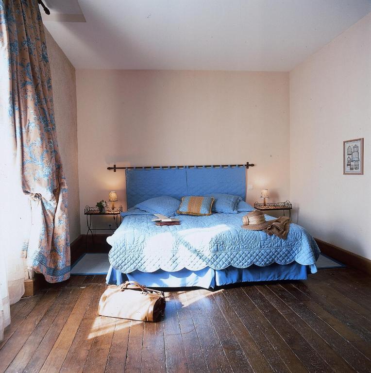 Hôtel Les Orangeries Lussac-les-Châteaux Zimmer foto